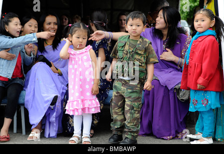 250 soldati da 10 La regina della propria Gurkha reggimento logistico (QOGLR) ricevono la loro campagna di Afghanistan medaglie in Normandia Barr Foto Stock