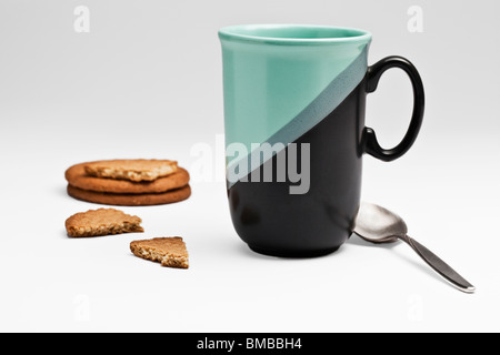 Verde/nero mug e biscotti Foto Stock