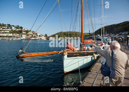 Regno Unito, Inghilterra, Devon, storico di Dartmouth charter imbarcazione a vela 52 piedi gaff cutter Golden vanità Foto Stock