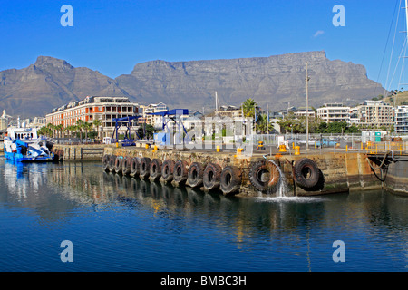 Vista della Table Mountain da V&A Waterfront, Città del Capo, Sud Africa Foto Stock