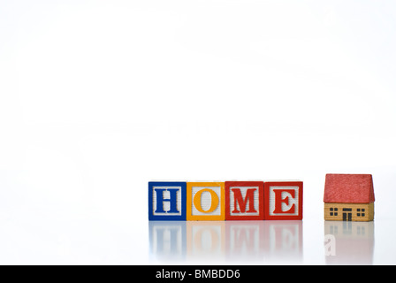 Colorata per bambini ortografia blocchi HOME con casa Foto Stock