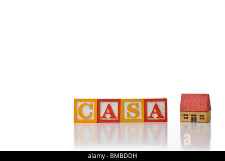 Colorata per bambini ortografia blocchi di casa con una casa Foto Stock