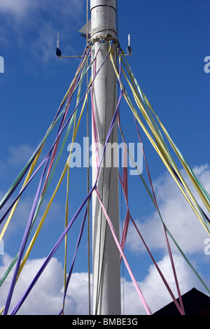 Nastri attaccato al holywood maypole il giorno di maggio a holywood contea di Down Irlanda del Nord Regno Unito Foto Stock