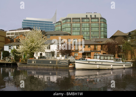 Inghilterra Berkshire lettura Kennet & Avon canal Foto Stock