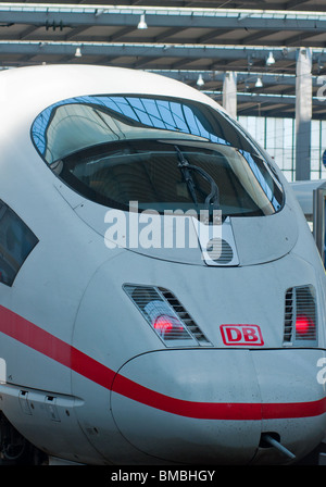 Germania Intercity express o il ghiaccio alla stazione di Monaco di Baviera. Foto Stock