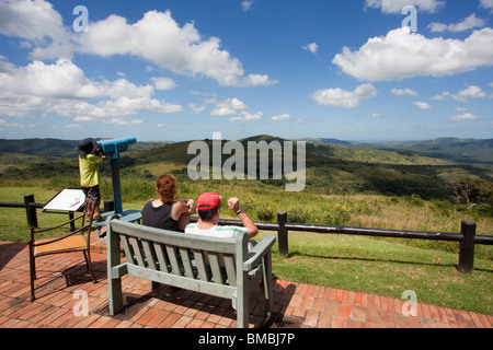 Vista delle colline Zululland da Hill Top restcamp, Hluhluwe, KwaZulu Natal, Sud Africa Foto Stock