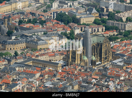 Vista aerea della cattedrale di Saint Etienne e della Mosella prefettura. Metz centro storico, della Mosella, regione della Lorena, Francia Foto Stock