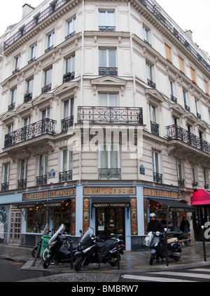 La parte esterna di una boulangerie a Parigi, in Francia, in Europa. Foto Stock