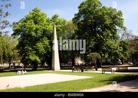 L'obelisco al centro di Queen Square, bagno eretto da Beau Nash in 1738 Foto Stock