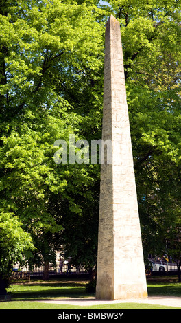 L'obelisco al centro di Queen Square, bagno eretto da Beau Nash in 1738 Foto Stock