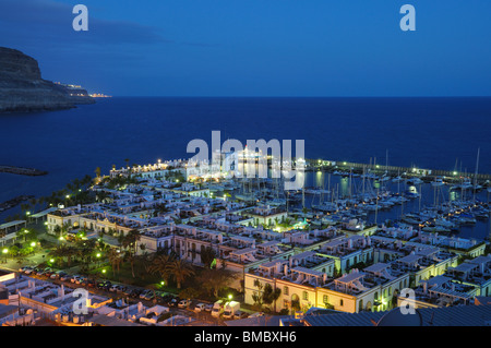 Puerto de Mogan di notte, Grand Isola Canarie, Spagna Foto Stock