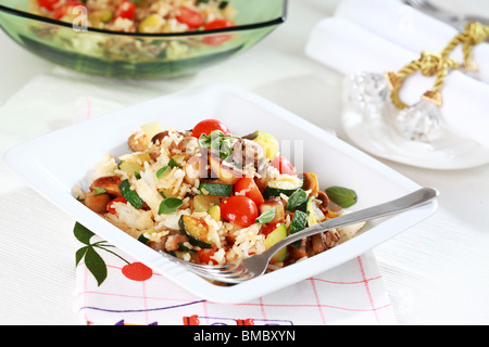 I risotti di verdure con funghi e erbe aromatiche fresche Foto Stock