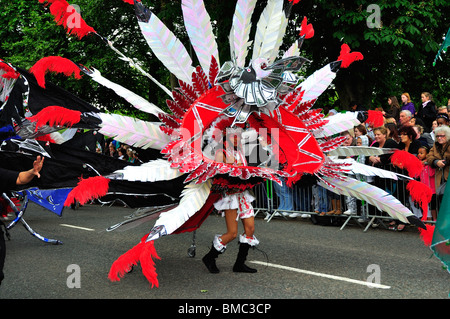 Luton festa di carnevale Native American Costume 2010 Foto Stock