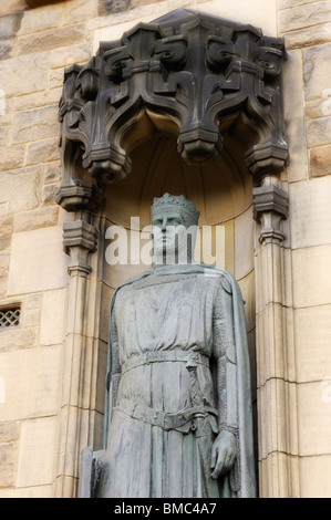 Statua di Robert the Bruce al di fuori del Castello di Edimburgo, Scozia Foto Stock