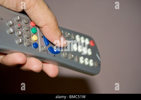 Il dispositivo di controllo remoto il controllo per la televisione Foto Stock