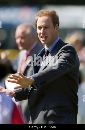 La Gran Bretagna è il principe William, Presidente, la Football Association, visite Kingshurst Sporting FC nel West Midlands Foto Stock