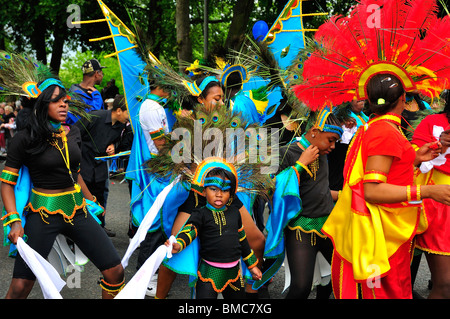 Luton Carnevale 2010 ragazze danza Foto Stock