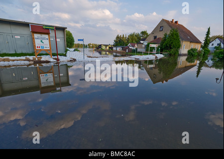 Strade allagate in Lebus, Oder fiume alluvione in 2010, Brandeburgo, Germania, Europa Foto Stock