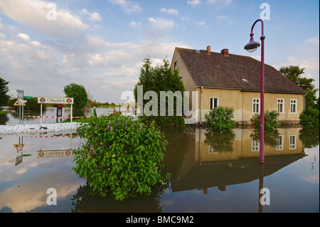 Strade allagate in Lebus, Oder fiume alluvione in 2010, Brandeburgo, Germania, Europa Foto Stock