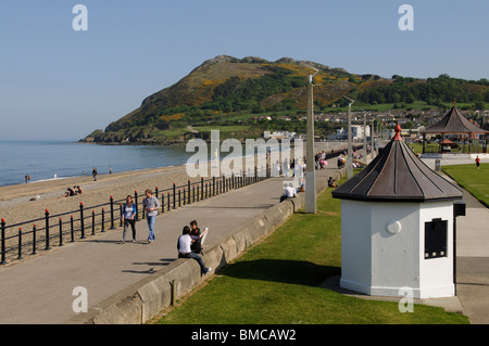 Il lungomare di Bray guardando verso la testa di Bray cittadina sul mare a sud di Dublino in County Wicklow Irlanda meridionale Foto Stock