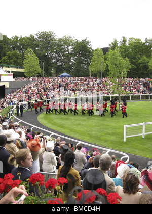 Royal Ascot pageant cerimonia,parte della stagione nel regno Unito,horse racing,tradizione,glamour bellezza top cappelli champagne turismo estivo Foto Stock