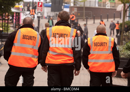 Il personale addetto alla sicurezza al 2010 Carnevale di Luton Foto Stock