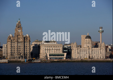 Tre Grazie edificio e mersey ferry terminal liverpool waterfront litorale Merseyside England Regno Unito Foto Stock