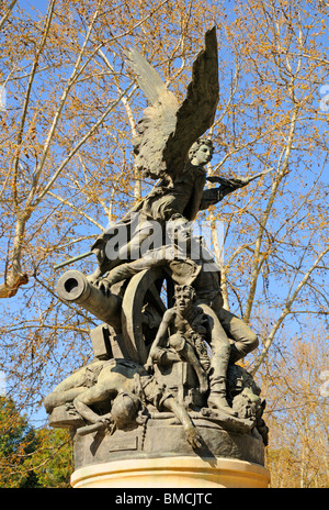 Madrid, Spagna. Praque de la montagna un monumento commemorativo del 2 maggio 1808 / Monumento al Pueblo del Dos de Mayo Foto Stock