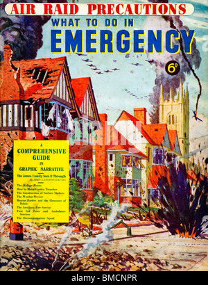 Precauzioni di raid aereo, rivista inglese dal Blitz con le storie e le istruzioni su cosa fare in un tedesco di bombardamento Foto Stock
