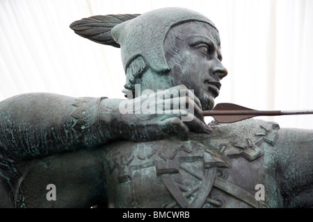 Statua di Robin Hood vicino a Nottingham Castle (dettaglio) Foto Stock