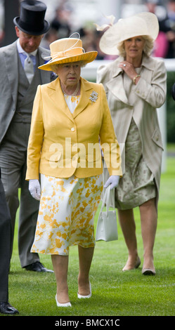 La Gran Bretagna è la Regina Elisabetta II al Royal Ascot cavallo di razza in riunione nel 2009 Foto Stock