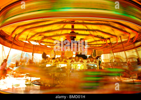 Merry Go Round con motion blur,Southport, Regno Unito Foto Stock