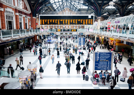 Pendolari in Liverpool Street station Foto Stock