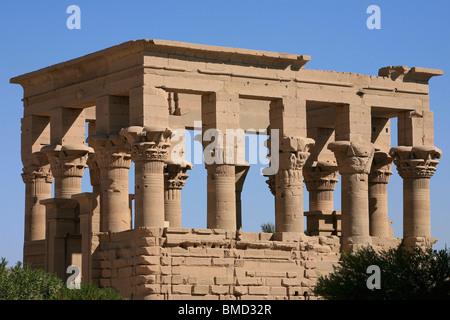 Di Traiano di Kiosk al Tempio di Philae sull isola di Agilkia, Egitto Foto Stock