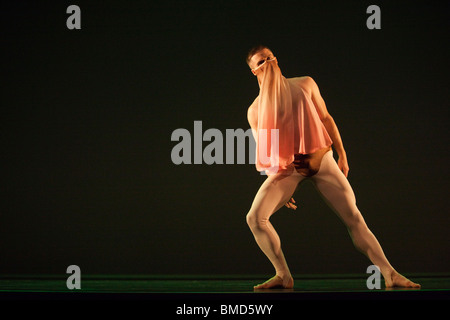 Michael Clark Company esecuzione " Vieni, stato e andato' presso il Barbican Theatre, 3 al 12 giugno 2010 Foto Stock