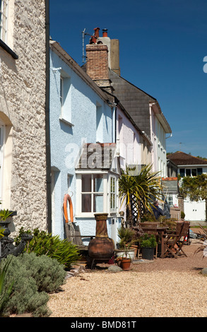 Regno Unito, Inghilterra, Devon, Dittisham, verniciato colorato riverside, case sulla banchina Foto Stock