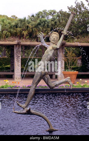 Scultura in bronzo sull'acqua, Brookgreen Gardens, Murells ingresso, South Carolina, STATI UNITI D'AMERICA Foto Stock