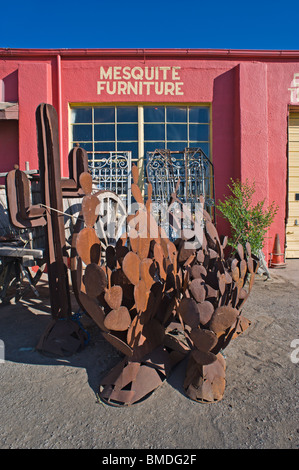 Un ironmonger's workshop è un'attrazione turistica in Carrizozo, Nuovo Messico. Foto Stock