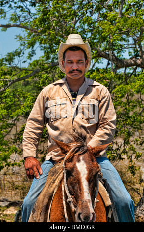 Cowboy cubana nel paese al di fuori di Cuba Trinidad Foto Stock