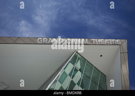 Il Bord Gáis teatro di energia (originariamente Grand Canal Theatre) è un performing arts venue, trova in Docklands di Dublino in Irlanda. Foto Stock