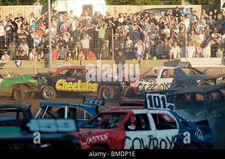 Fracassato smash smashing up crash crash crashing stock uk stockcars Stockcar Oval breve ovali racecar racecars circuiti di circuito Foto Stock