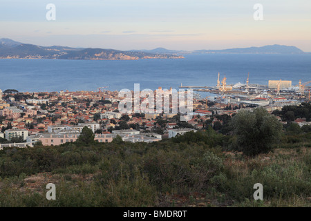 Panoramica della città costiera di La Ciotat Foto Stock