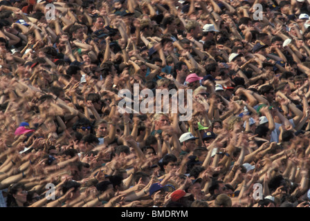 Ventilatori a fare il wave. Foto Stock