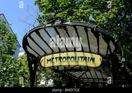 Abbesses stazione metropolitana da Hector Guimard sulla collina di Montmartre, Paris, Francia,francese Art Nouveau Foto Stock