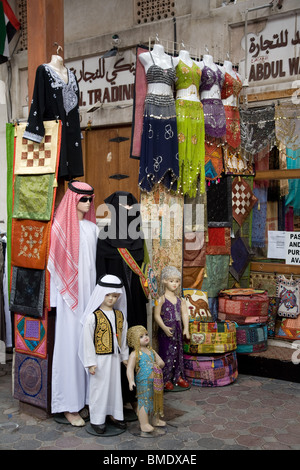 Il souk di Dubai Bur Dubai streetscene shopping al dettaglio Foto Stock