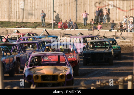 Fracassato smash smashing up crash crash crashing stock uk stockcars Stockcar Oval breve ovali racecar racecars circuiti di circuito Foto Stock