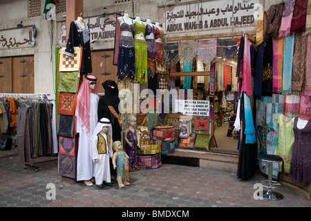 Il souk di Dubai Bur Dubai streetscene shopping al dettaglio Foto Stock