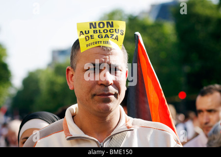 Manifestazione a Parigi per sostenere l'Irish-contrassegnato Rachel Corrie che trasportano gli aiuti umanitari alla striscia di Gaza. Foto Stock