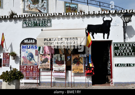 L ingresso del Bull Ring nel bianco lavato villaggio di Mijas Pueblo, Spagna Foto Stock