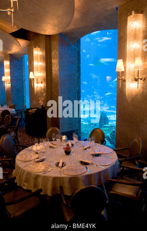 OSSIANO RISTORANTE ATLANTIS HOTEL raffinato acquario degli EMIRATI ARABI UNITI Foto Stock